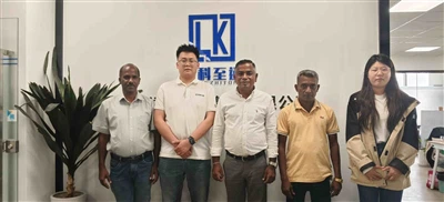 कई देशों के ग्राहक उत्पादों का निरीक्षण करने और सहयोग के अवसरों का पता लगाने के लिए आते हैं